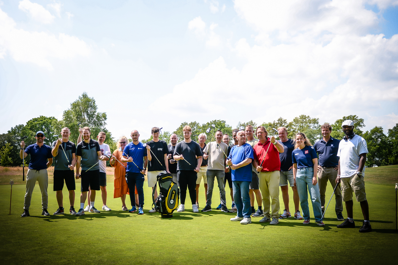 Golfclinic brengt dak- en thuislozen mensen en jongeren samen op de golfbaan